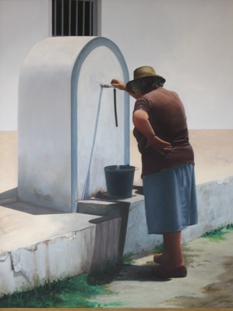 Señora cogiendo agua | Smells Like Art | Smells Like Art